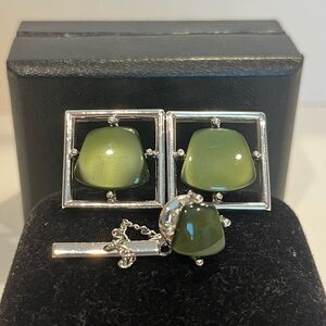 Vintage Mens Green Stone Silver Tone Cuff Links & Tie Clip Set